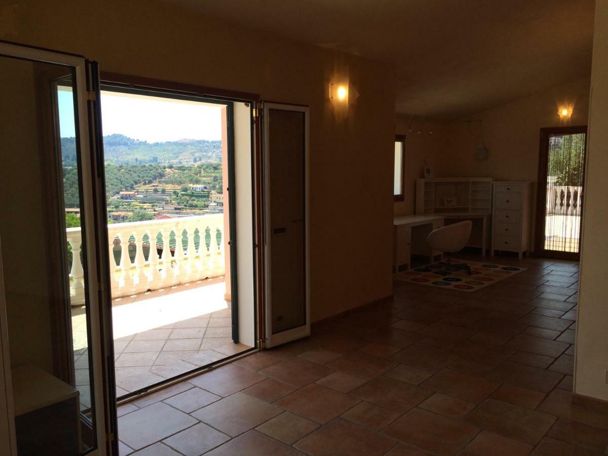 Villa Con Piscina A Imperia, Italy Exterior foto